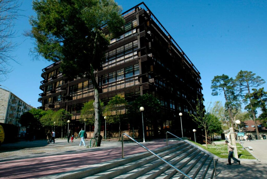 Campus Universitario Ourense - Instalación híbrida, geotermia y aerotermia