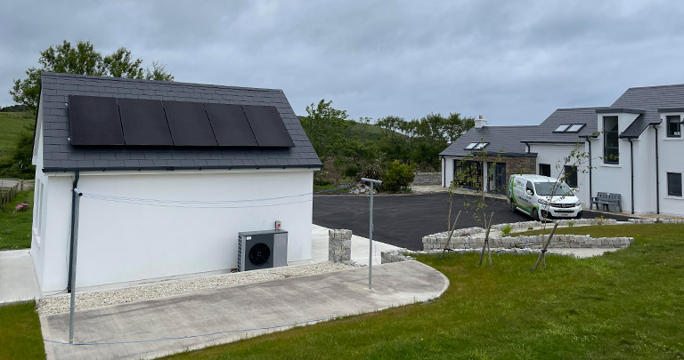 Detached house by Efficient Renewables – Air-source heat pump with PV hybridisation Detached house by Efficient Renewables – Air-source heat pump with PV hybridisation aerotermia, bombas de calor, instalacion