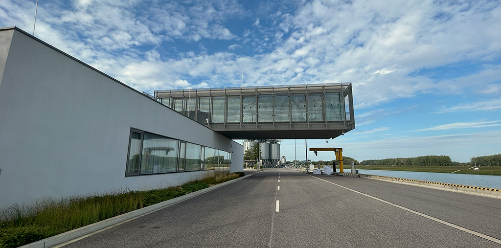 Puerto Público Nacional de Gönyű (Hungría): eficiencia geotérmica y refrigeración pasiva para infraestructuras industriales