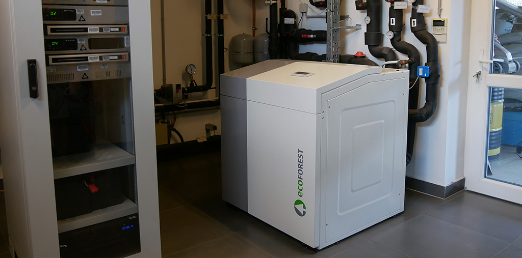 Ecoforest heat pump in the technical room of an industrial installation.