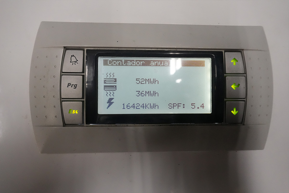 Commercial ground-source energy at Marine Instruments’ headquarters: 140 kW using ecoGEO+ heat pumps Commercial ground-source energy at Marine Instruments’ headquarters: 140 kW using ecoGEO+ heat pumps